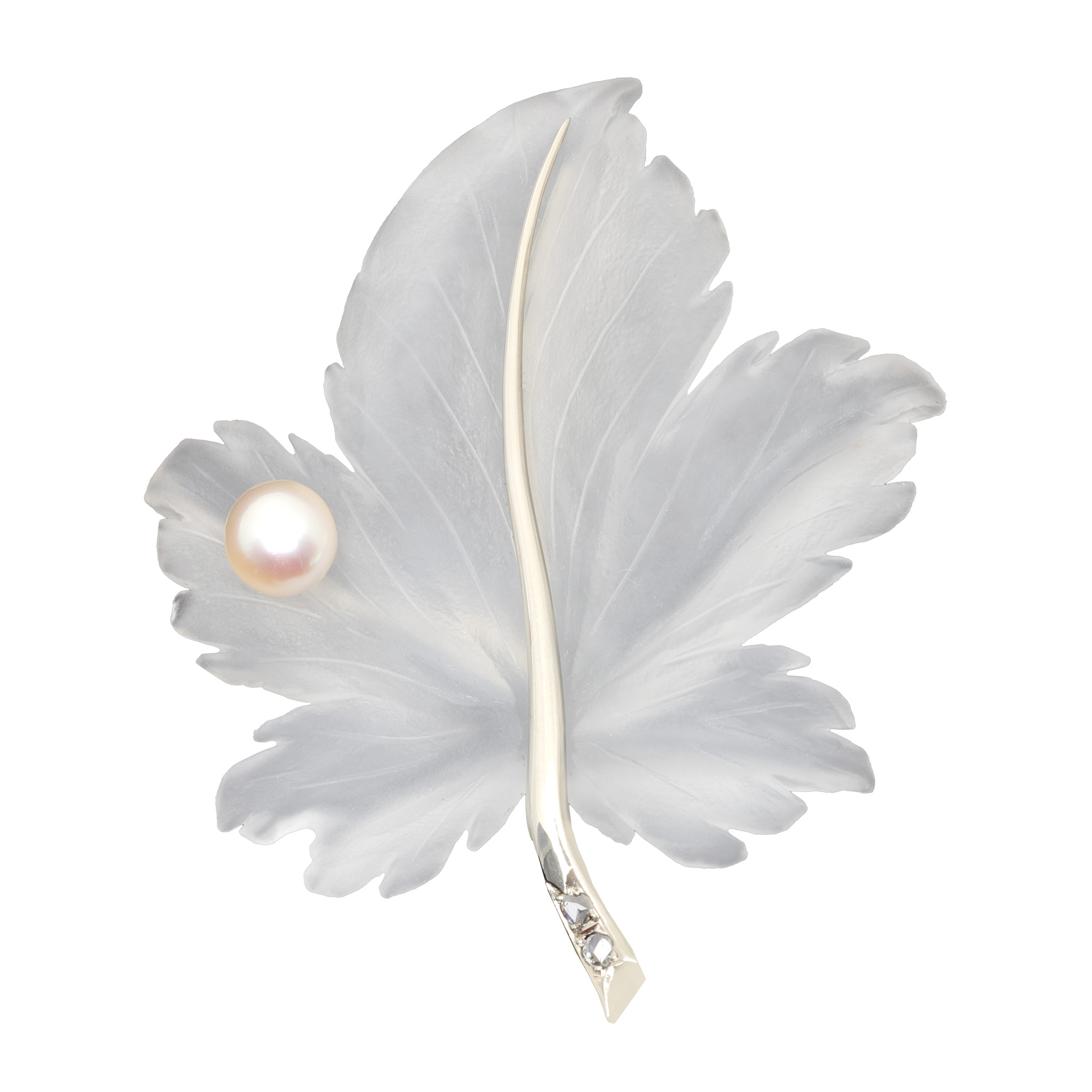 White gold brooch in the shape of a leaf carved from rock quartz, decorated with pearl and diamonds