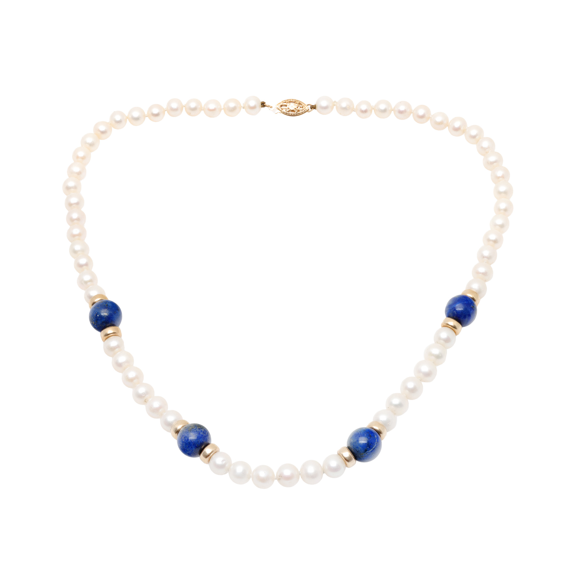 Akoya pearl necklace, decorated with lapis lazuli, with a gold clasp