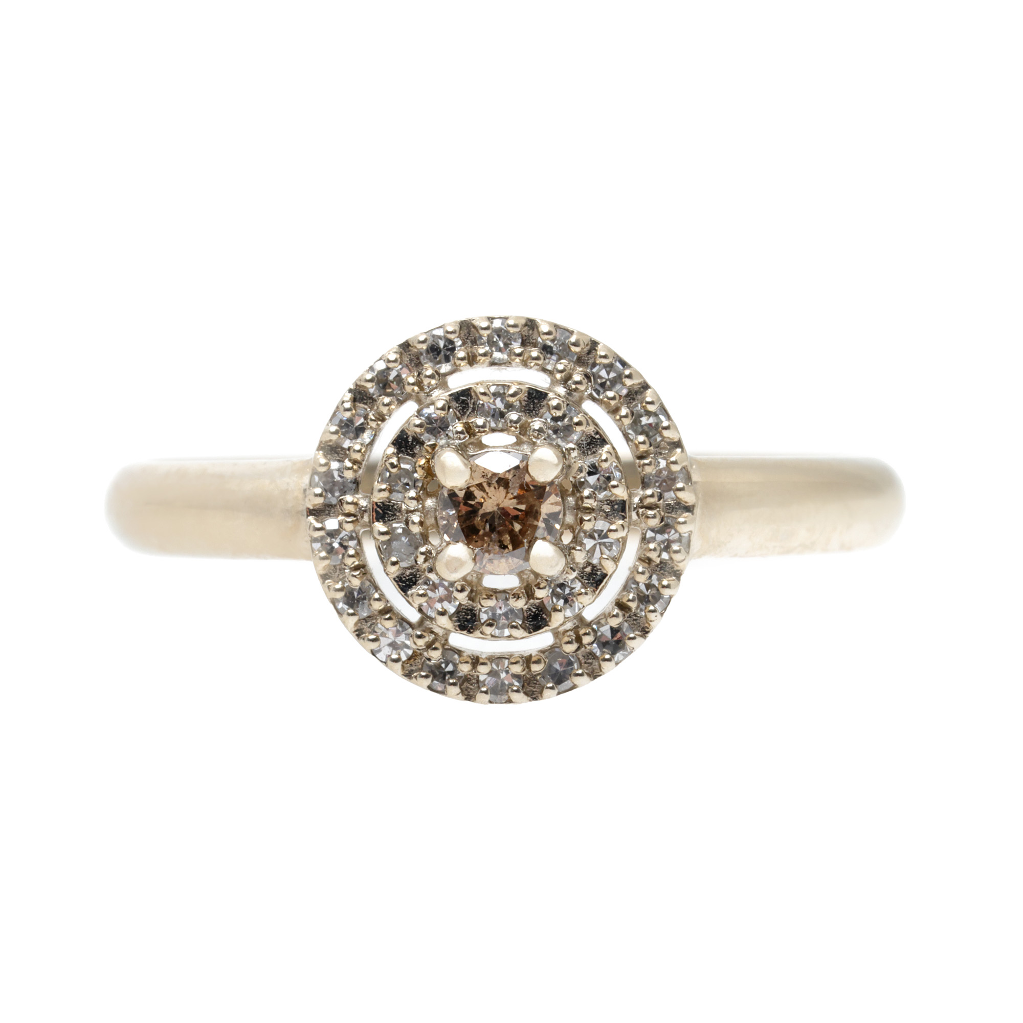 White gold ring, decorated with central diamond and double diamond surround
