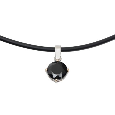 Chain with pendant, with white gold clasp, decorated with onyx