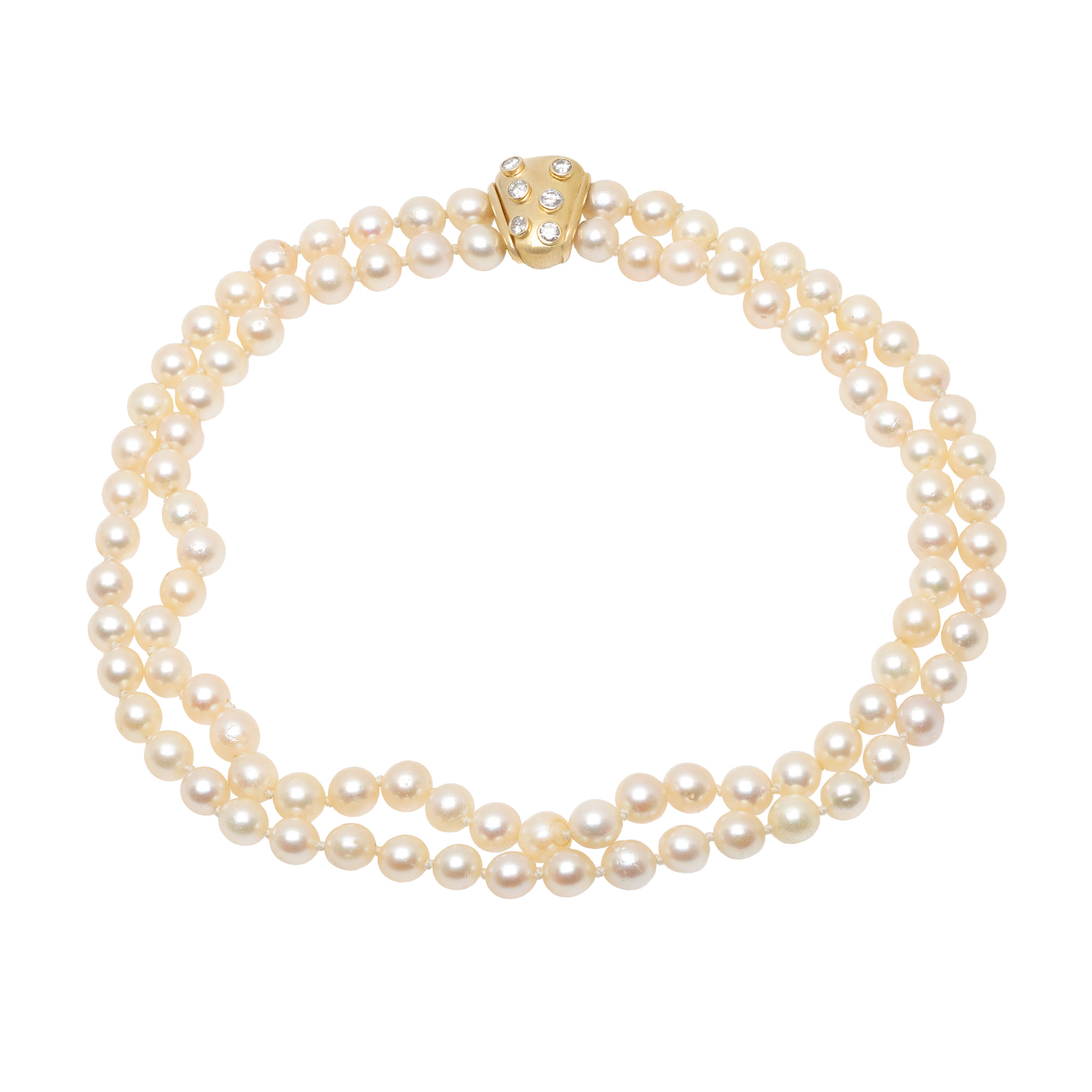 Pearl necklace, with gold clasp, decorated with diamonds