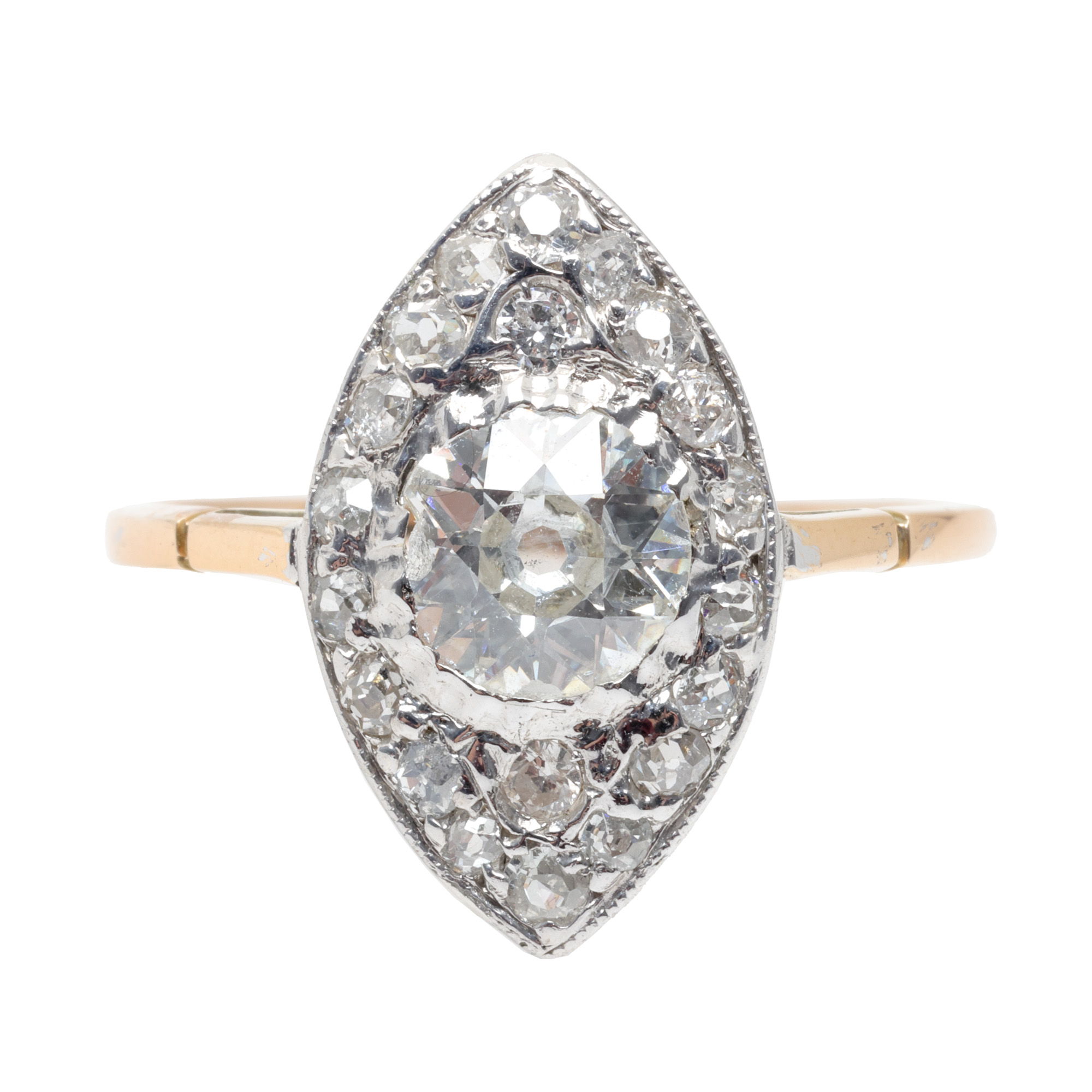 Inel din aur, decorat cu diamant central, anturat de diamante 
