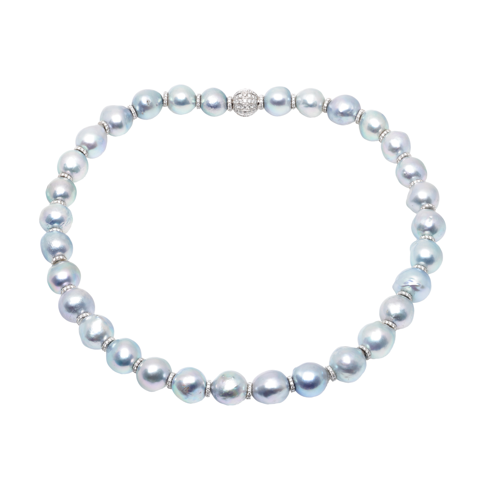 Pearl necklace, decorated with alternating diamonds