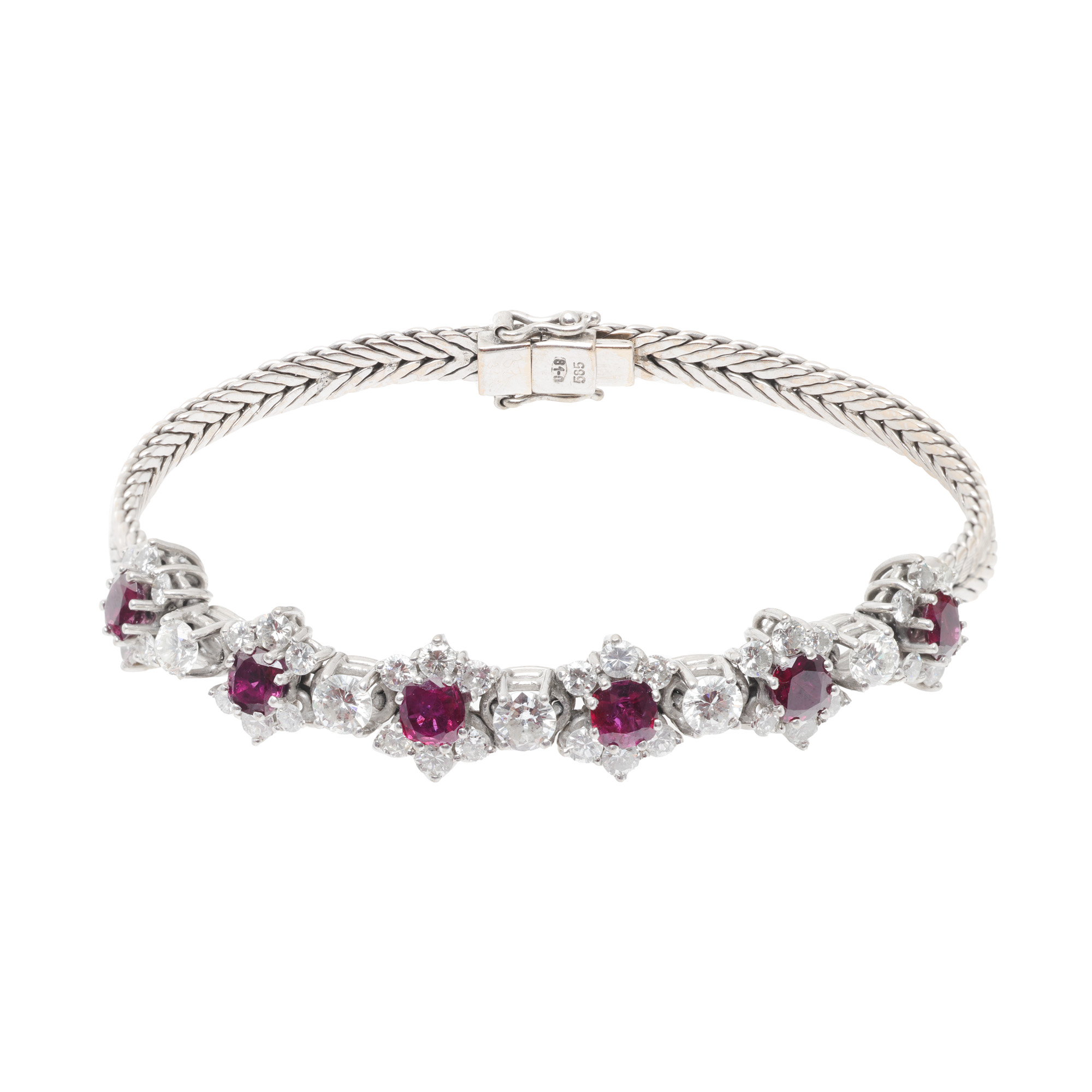 Brățară din aur alb, decorată cu rubine și diamante, dispuse floral