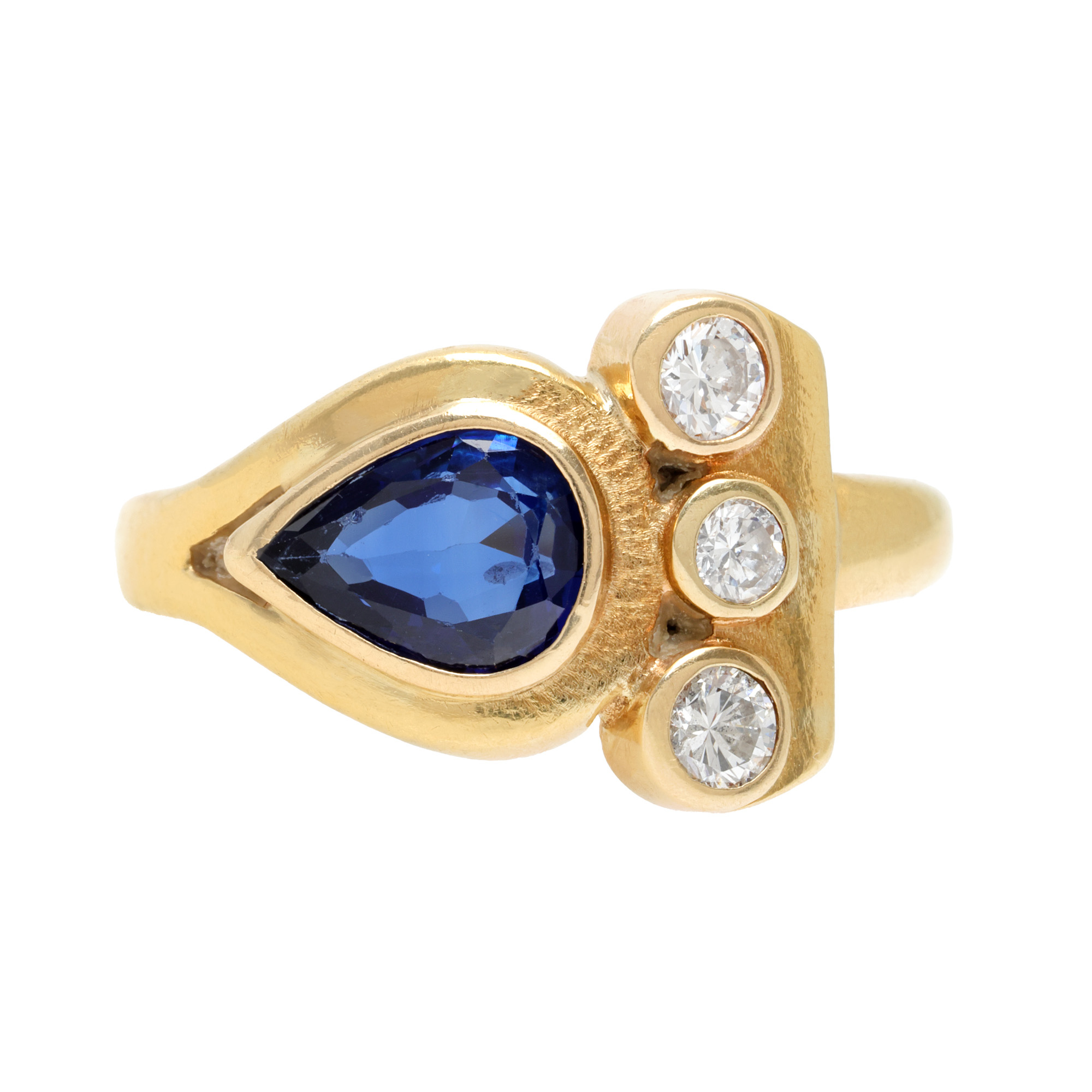 Gold ring, decorated with sapphire and diamonds