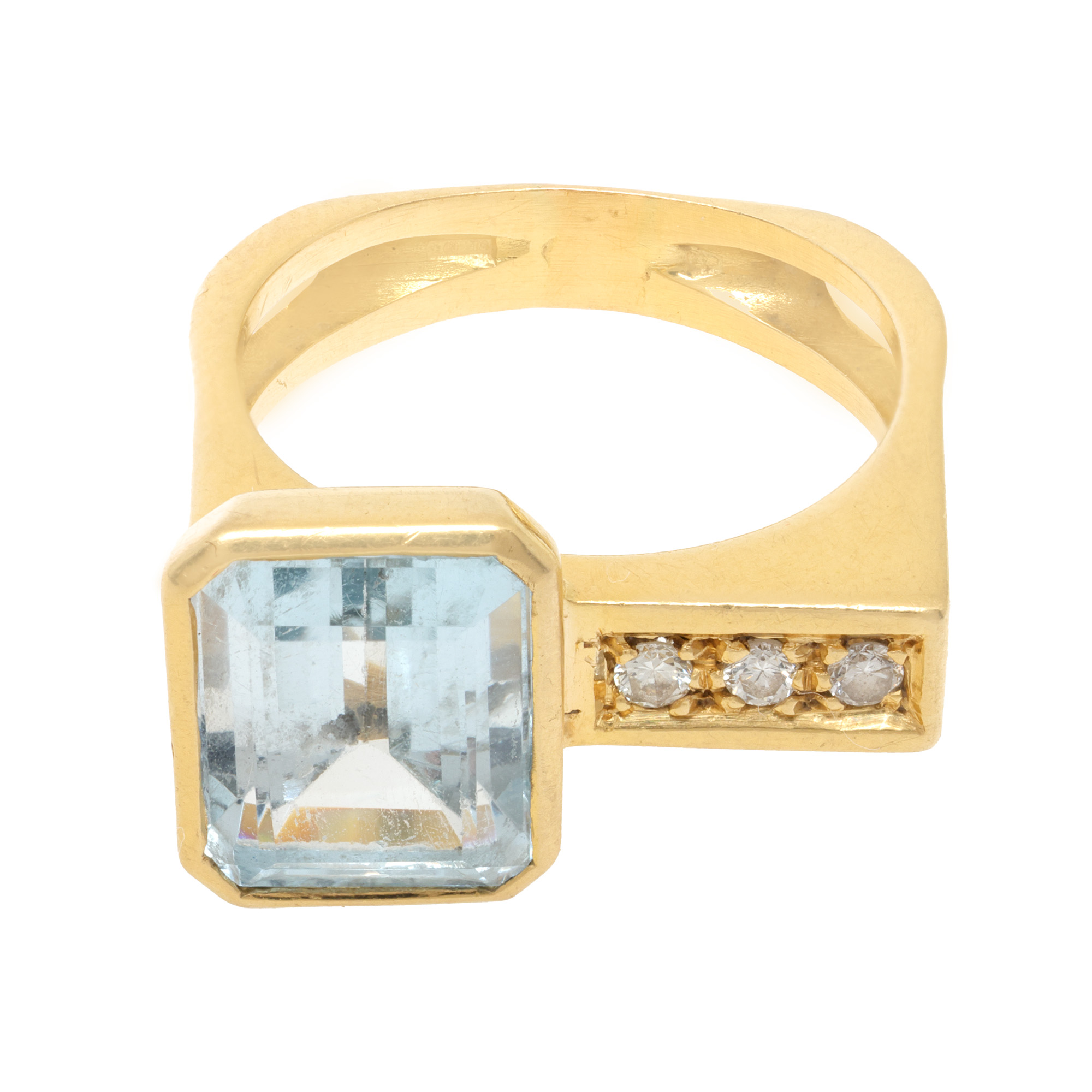 Inel din aur, decorat cu topaz și diamante 