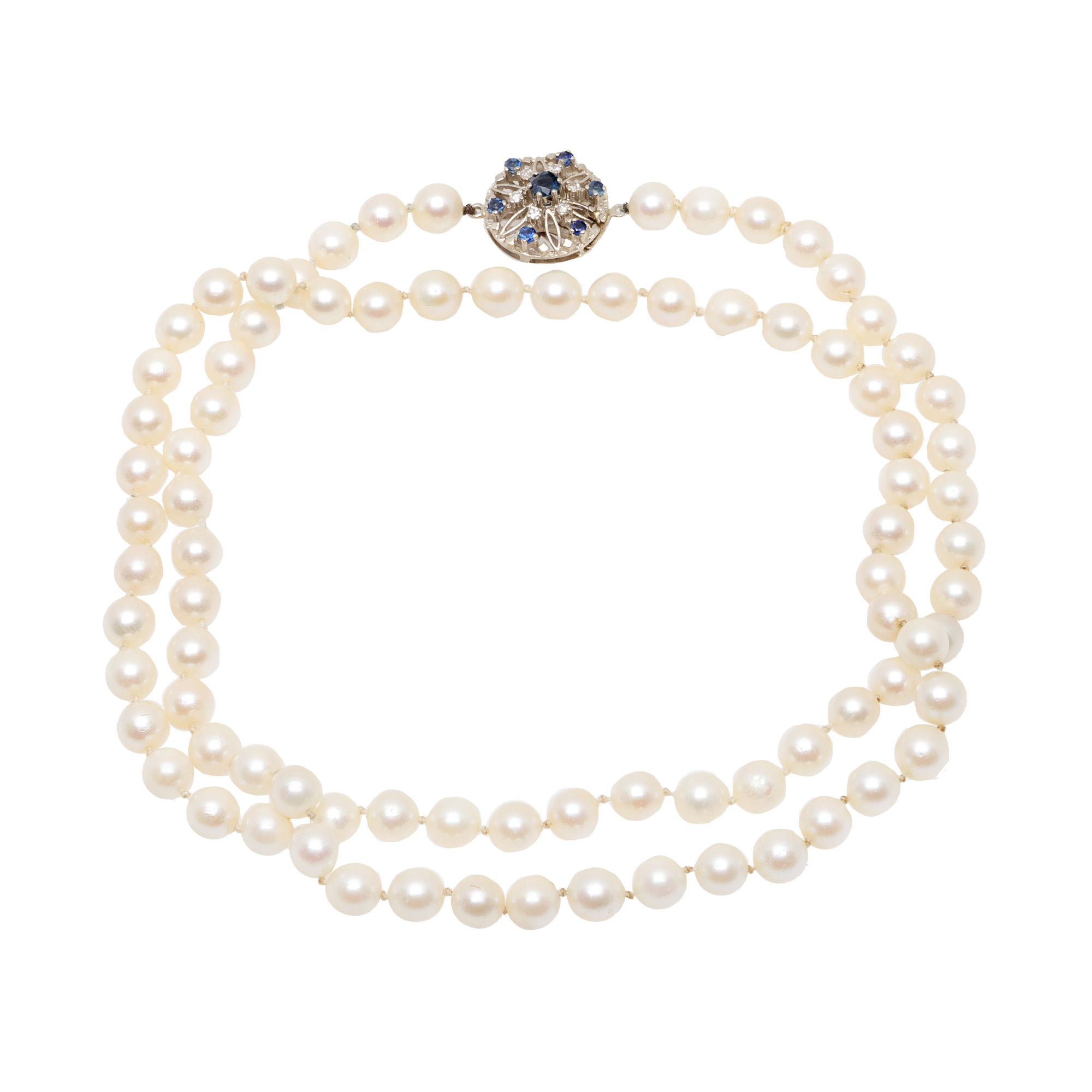 Pearl necklace, decorated with white gold clasp, with sapphires and diamonds
