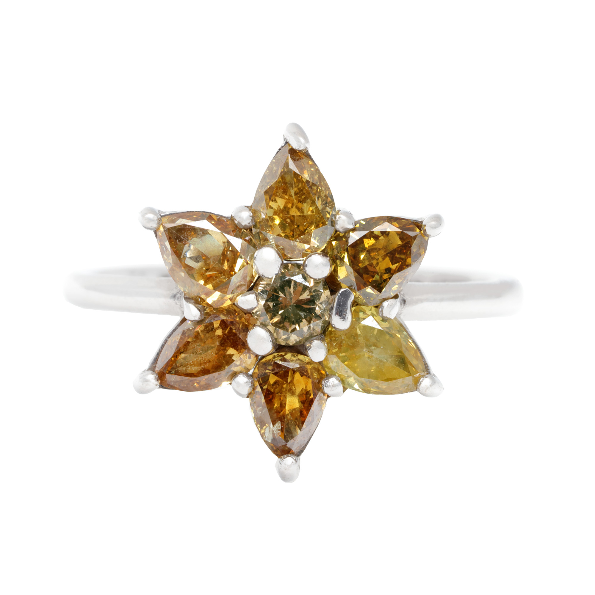 White gold ring in the shape of a flower, decorated with diamonds, accompanied by an AIG gemological certificate