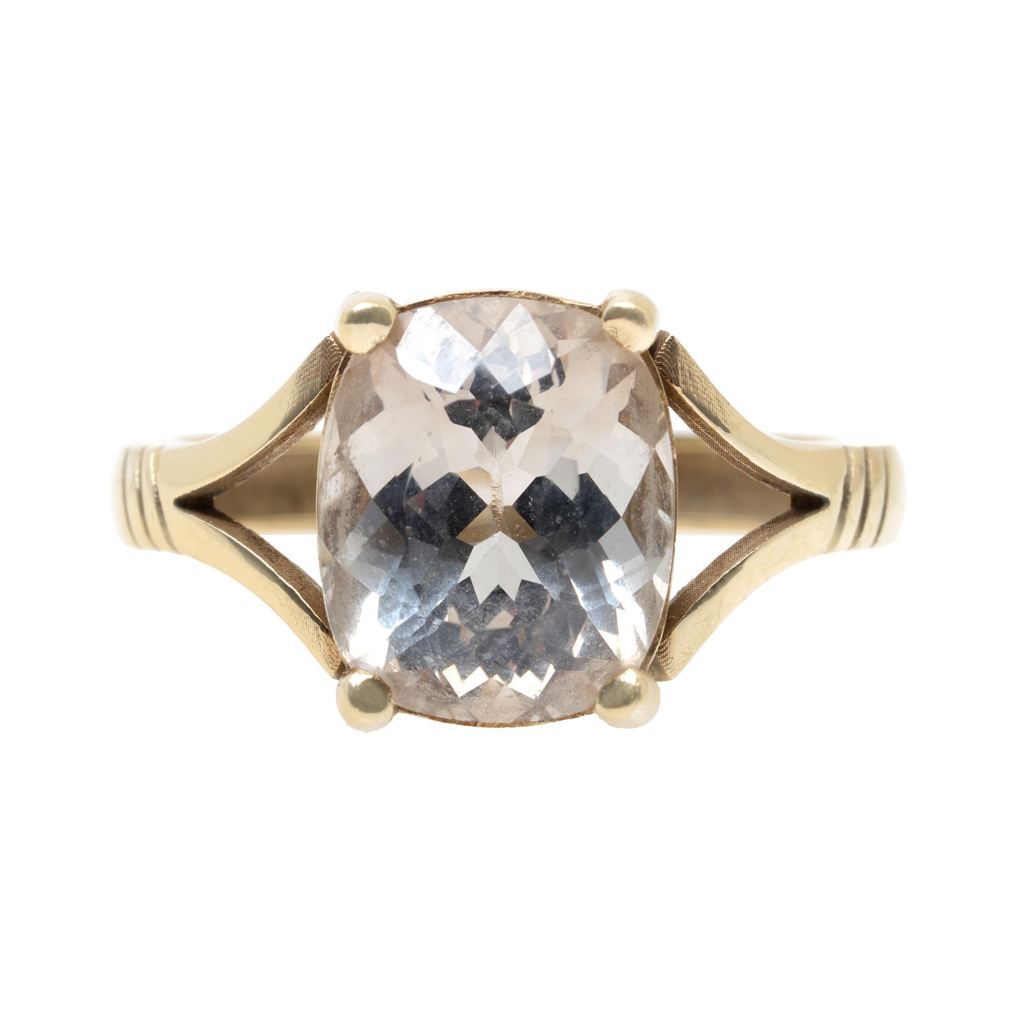 Gold ring, decorated with topaz