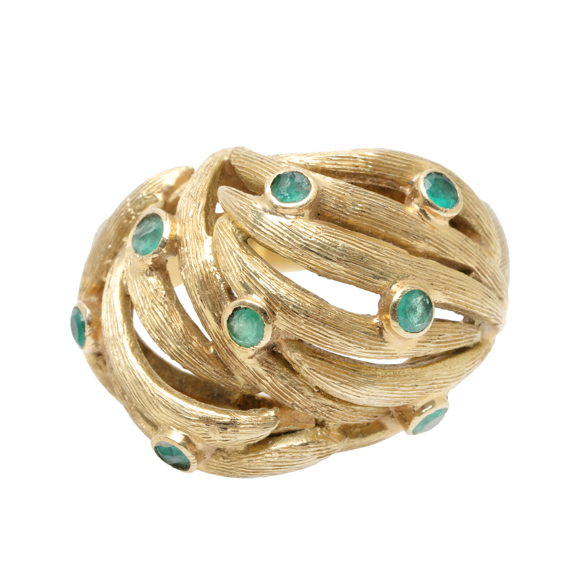 Gold ring decorated with chalcedonies