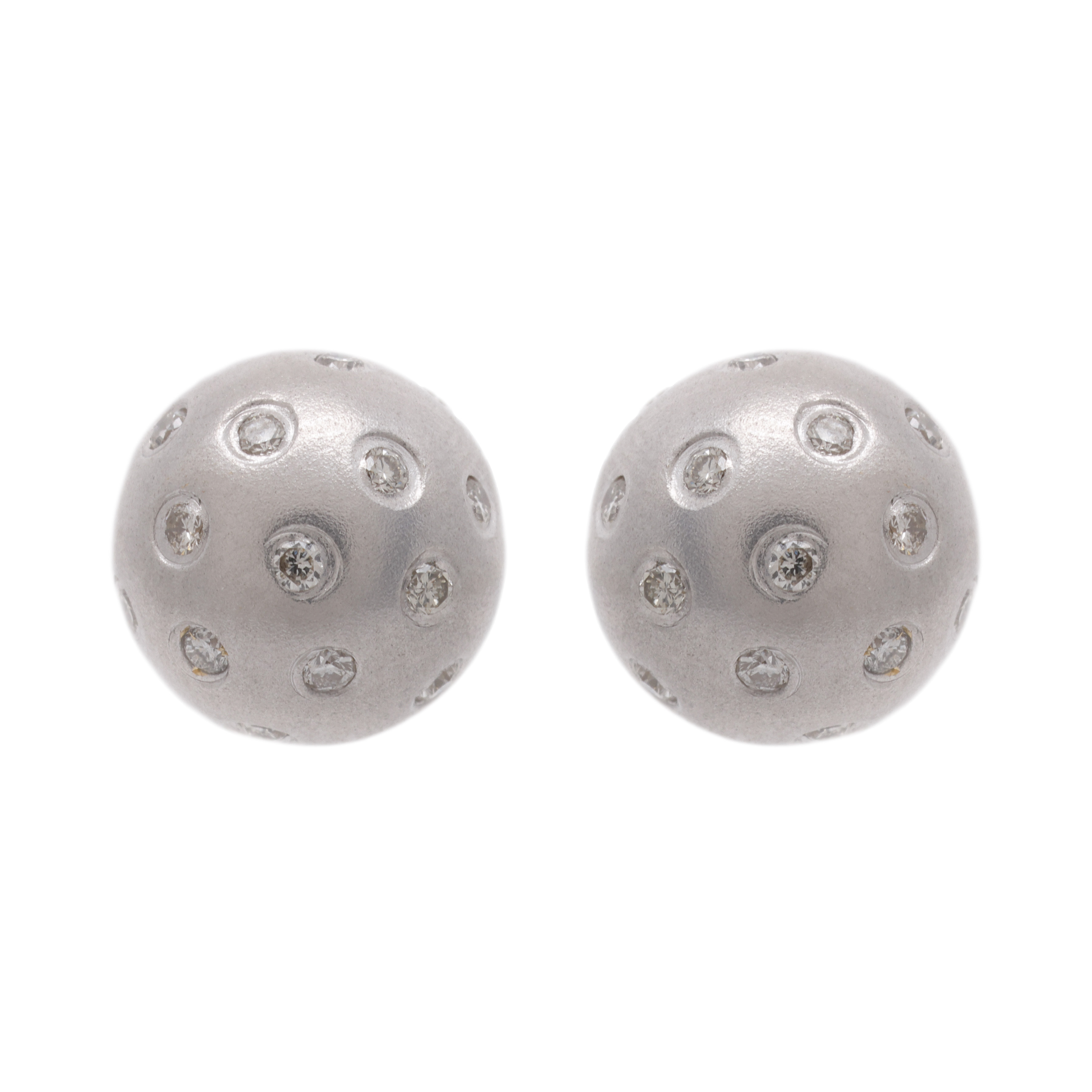 Pair of white gold earrings, decorated with diamonds