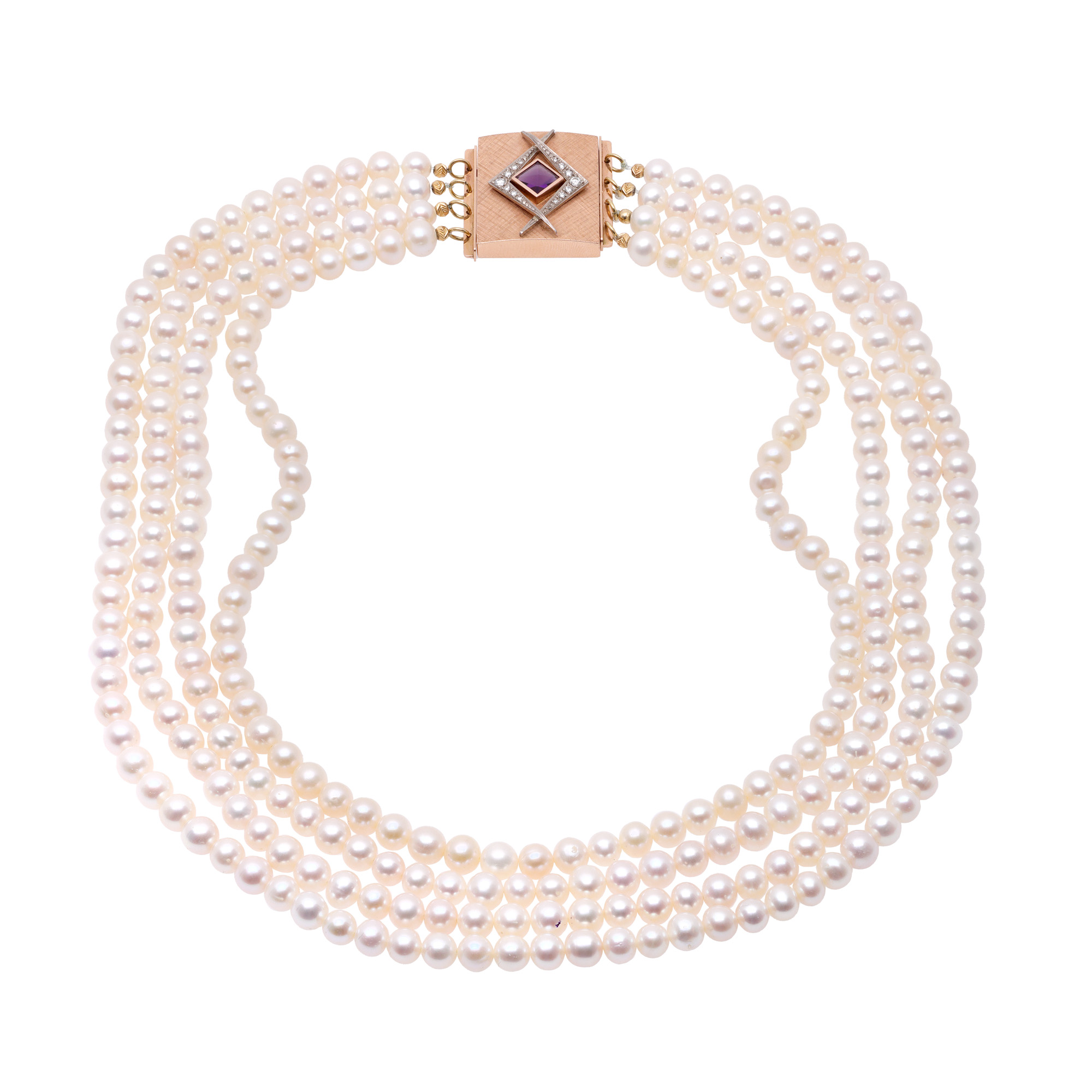 Elegant pearl necklace, decorated with a gold clasp, paved with diamonds and amethyst