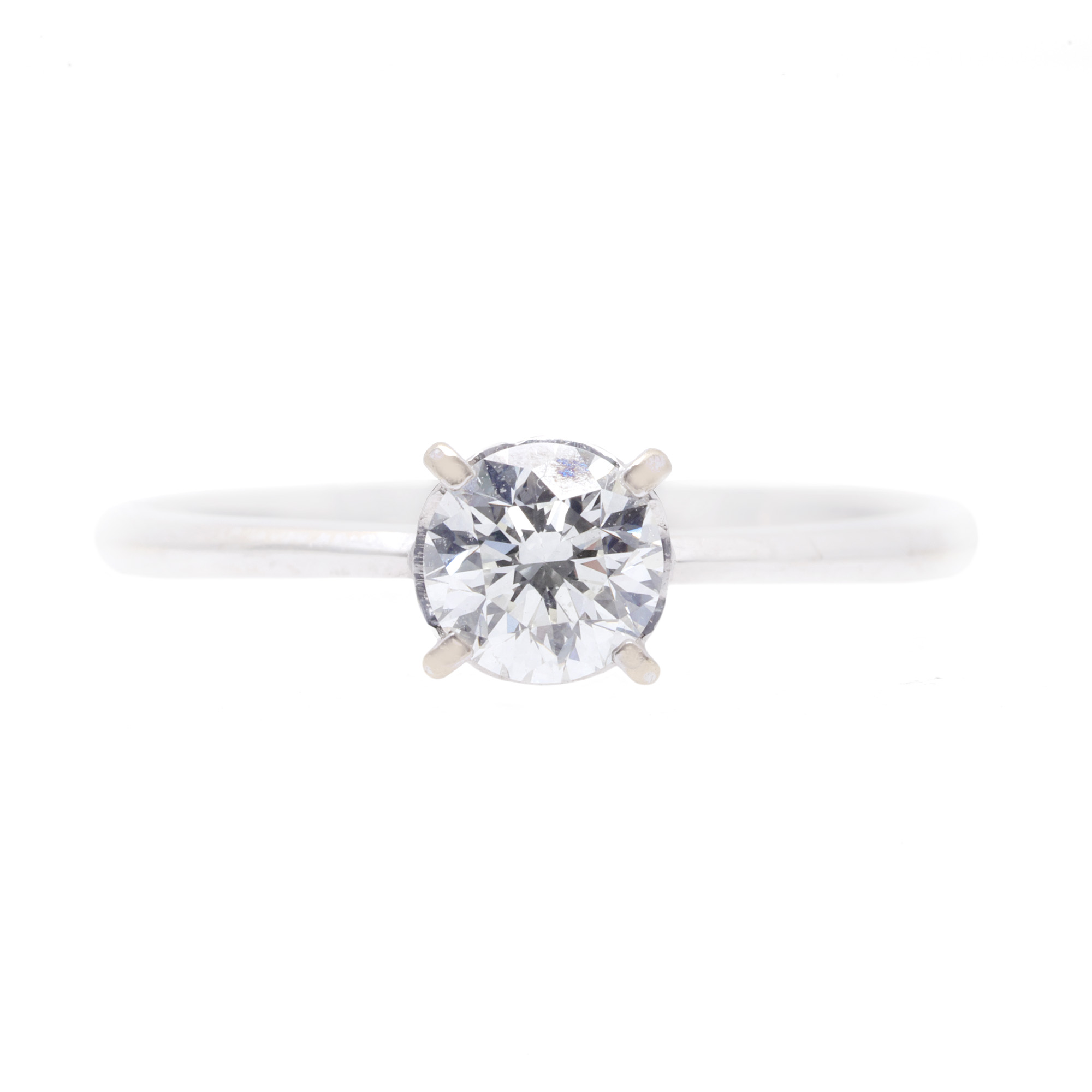 White gold ring, decorated with solitaire diamond