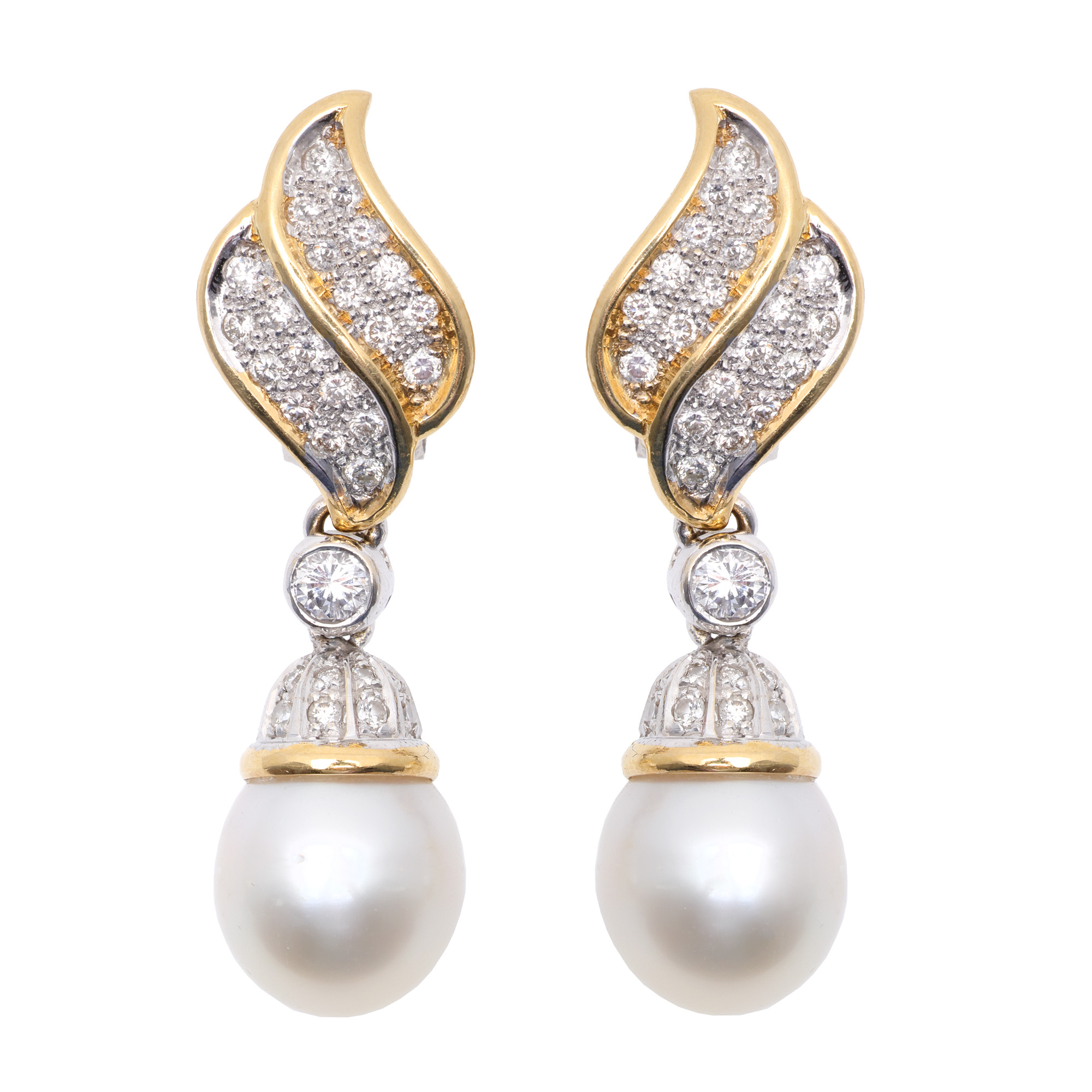 Pereche de cercei din aur bicolor, decorată cu perle South Sea și diamante, însoțită de certificat 