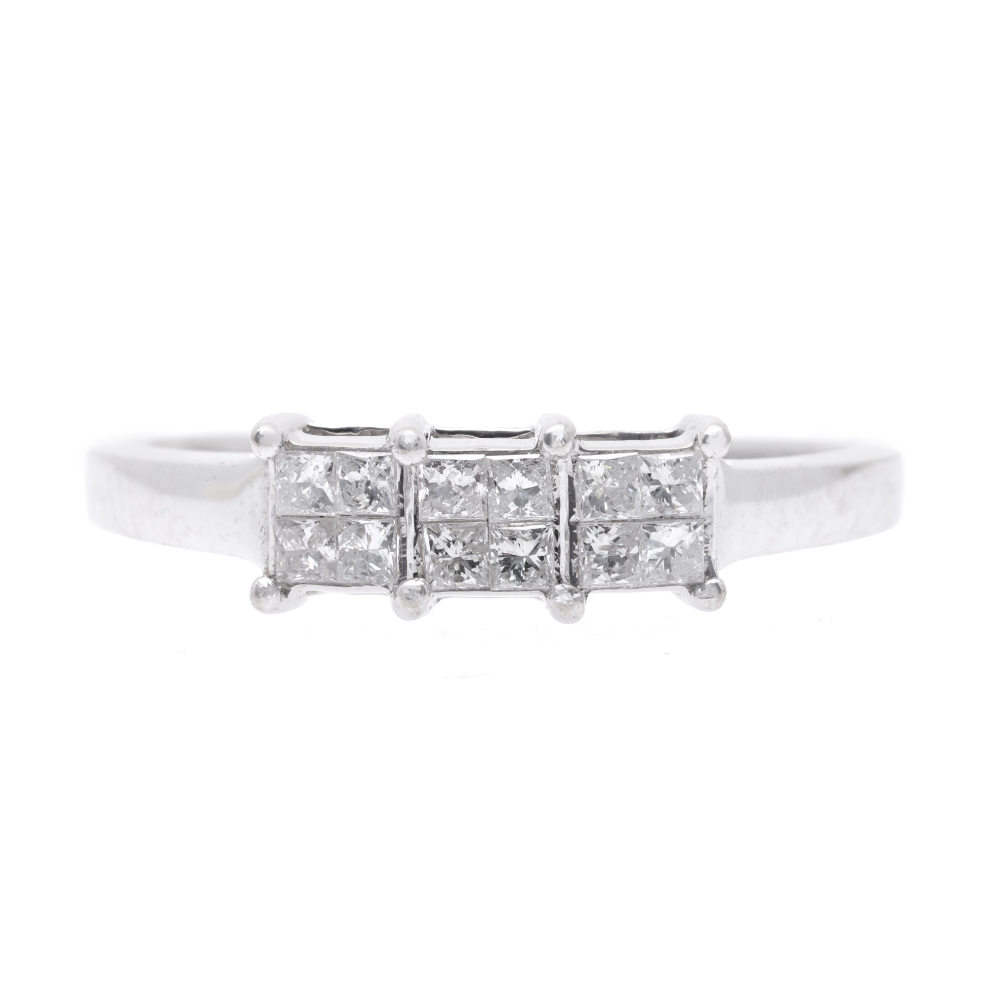 White gold ring, decorated with diamonds