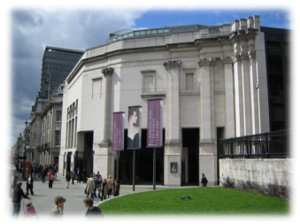 http://upload.wikimedia.org/wikipedia/commons/7/73/National_Gallery_London_Sainsbury_Wing_2006-04-17.jpg