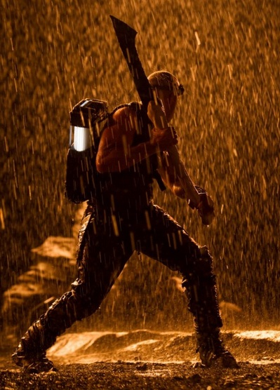 Más Riddick bajo la lluvia...