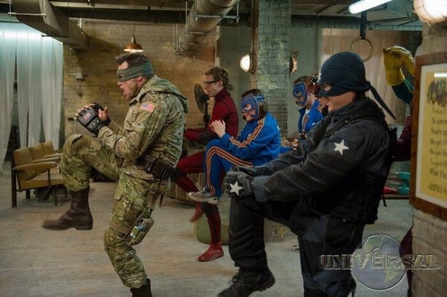 Jim Carrey haciendo de las suyas en una nueva imagen de Kick-Ass