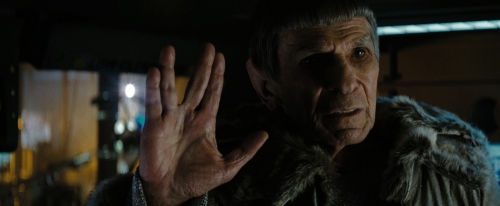 Leonard Nimoy en <font color=