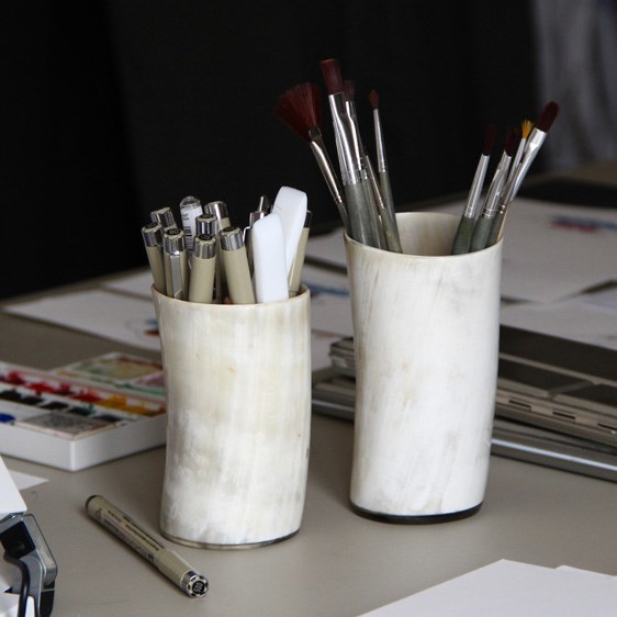 Adorn each room of your home with handmade horn accessories, practical and stylish.