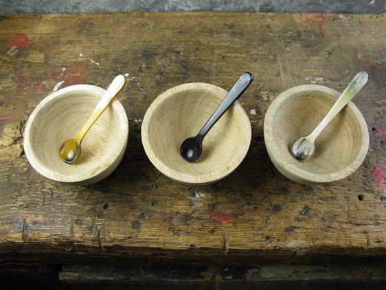 Set of Three Mini Mango Wood French Artisan Bowls Set of Three Mini Mango Wood French Artisan Bowls