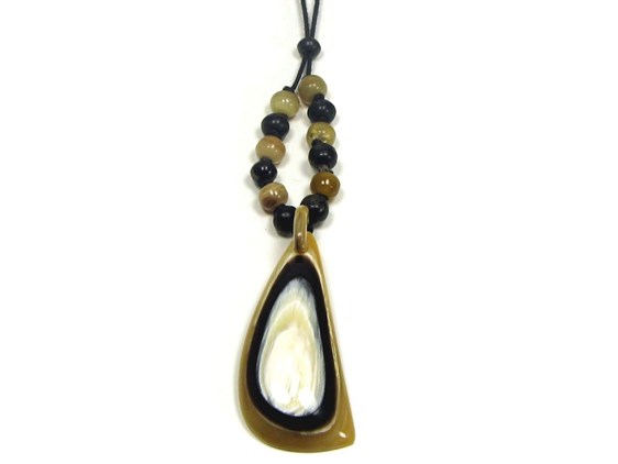 Droplet Shaped Horn Pendant Droplet Shaped Horn Pendant