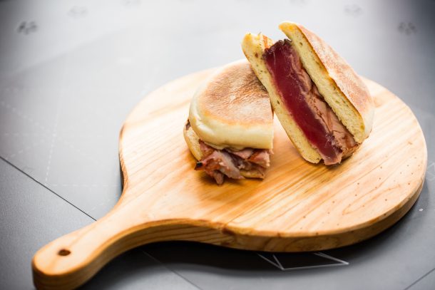 Prego de Atum em Bolo do Caco