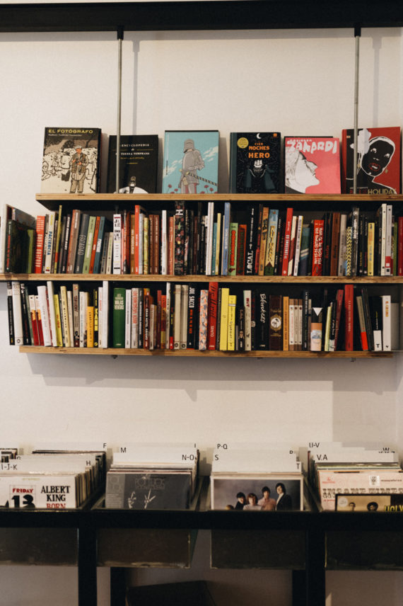 A City Made By People Reading In Marid Bookshop Scene Bajoelvolcán 4