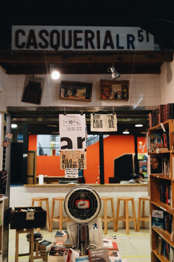 A City Made By People Reading In Marid Bookshop Scene La Casquería 4