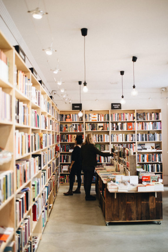 A City Made By People Reading In Marid Bookshop Scene Traficantes De Sueños 4