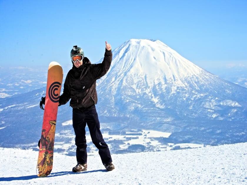 Top 5 Snowboarding Spots in Japan