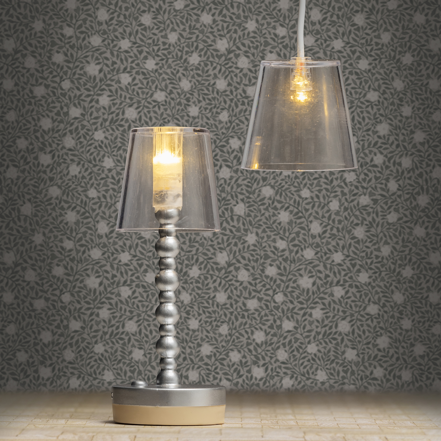 Lundby golv+taklampa batteri | Lundby dockskåp Lundby golv+taklampa batteri | Lundby dockskåp