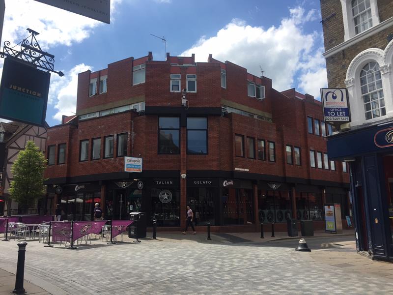Queen Anne's Court, Peascod Street, Windsor, SL4 1DG