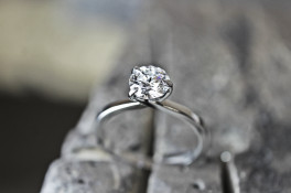 PLATINUM THREE CLAW DIAMOND RING