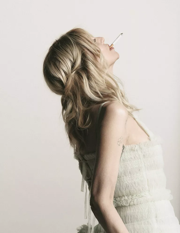 VIOLETBOOK COURTNEYLOVE 032a