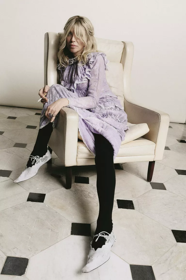 VIOLETBOOK COURTNEYLOVE 059
