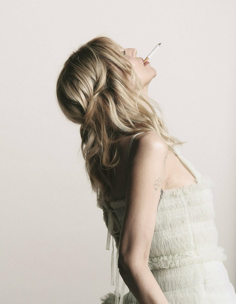 VIOLETBOOK COURTNEYLOVE 032a