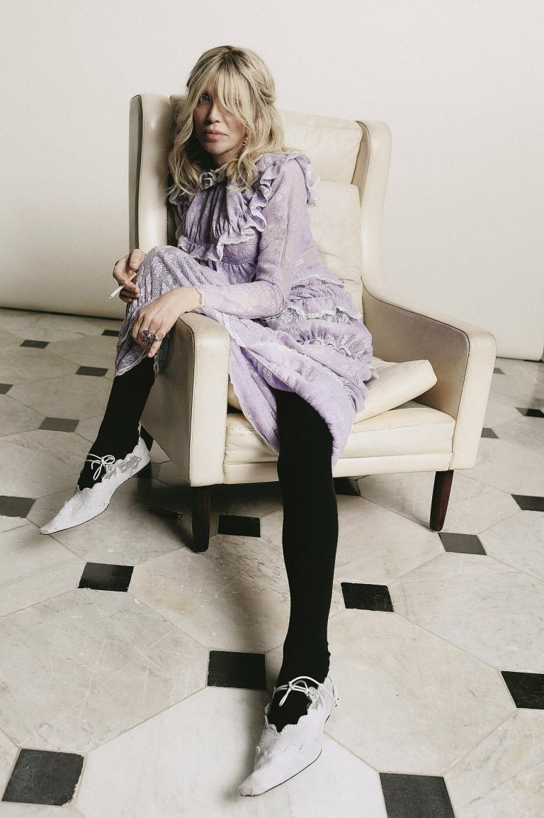 VIOLETBOOK COURTNEYLOVE 059