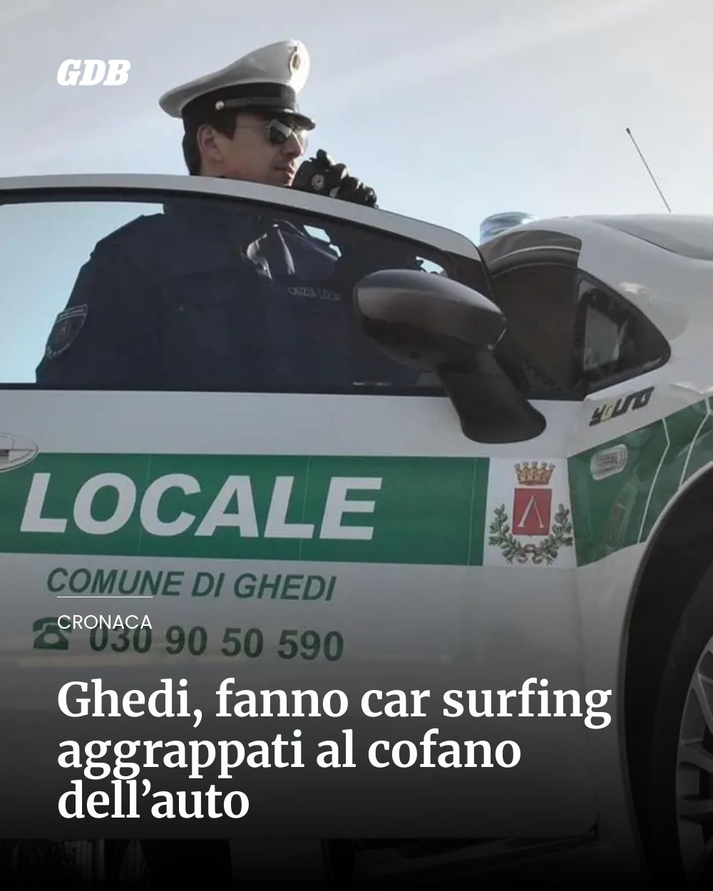 Post Instagram @giornaledibrescia: Ghedi, fanno car surfing aggrappati al cofano dell’auto...