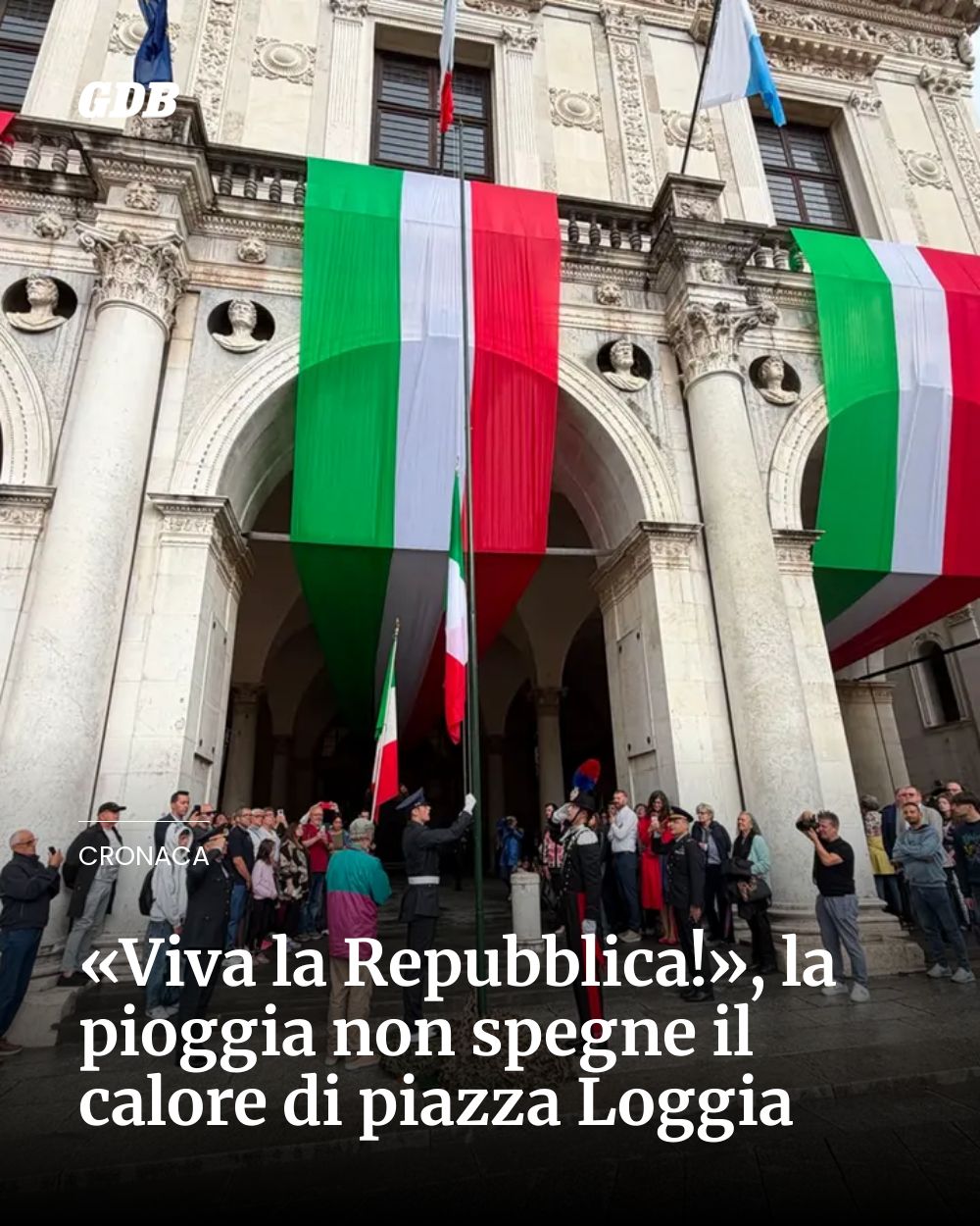 Post Instagram @giornaledibrescia: «Viva la Repubblica!», la pioggia non spegne il calore di piazza Loggia...
