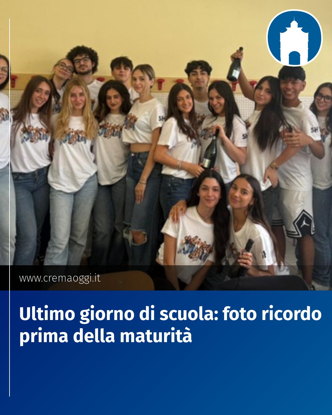 Post Instagram @redazione@cremaoggi.it: Ultimo giorno di scuola: foto ricordo prima della maturità...