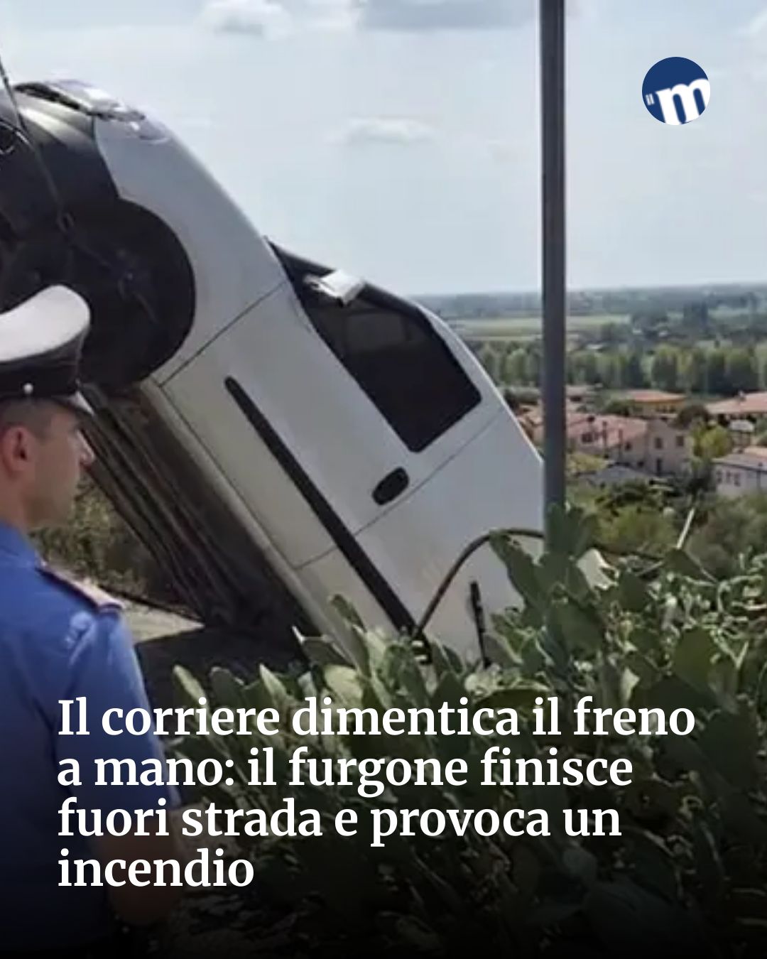 Post Instagram @socialbeat.test: Il corriere dimentica il freno a mano: il furgone finisce fuori strada e provoca un incendio...