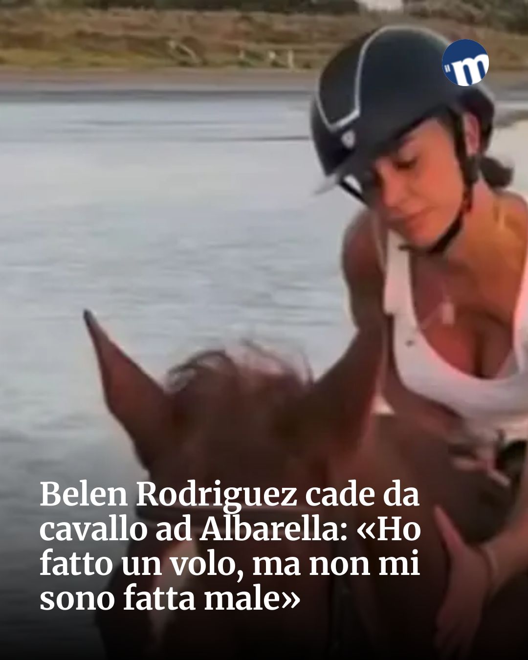 Post Instagram @socialbeat.test: Belen Rodriguez cade da cavallo ad Albarella: «Ho fatto un volo, ma non mi sono fatta male»...