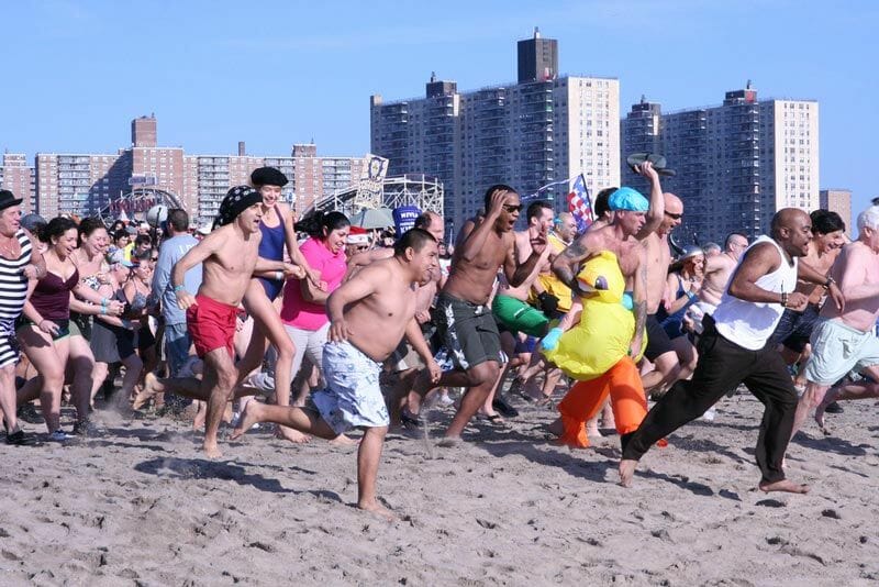 Cómo celebrar el fin de año en Nueva York - Polar Bear Swim en Coney Island