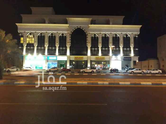 1117641 معرض للايجار على الشارع العام بمساحه
٤٨م = 80000 ريال ايجار سنوي
او
٩٦م = 160000 ريال ايجار سنوي