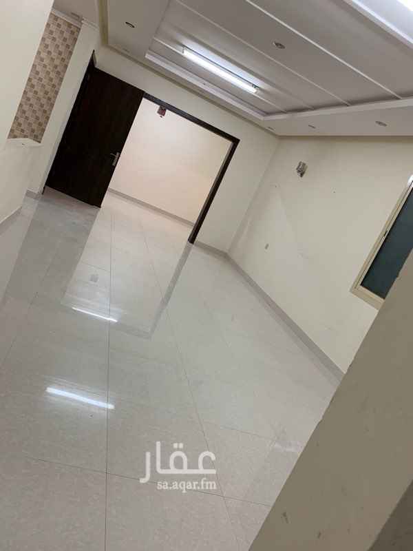 1508934 دور علوي للإيجار بحالة ممتازة:
مجلس + دورة مياة
صالة+ غرفة طعام
مطبخ مفتوح وراكب
٣ غرف نوم (غرفتين بدورة مياه مشتركة والرئيسية لها خاص)
عداد كهرباء منفصل
مميزات الموقع:
٢٠٠ متر عن المسجد.
٤٠٠ متر عن مركز ذا روف (صالة ڤوكس سينما + لولو هايبر).
٤٠٠ متر عن سوبرماركت العثيم.
جميع الخدمات العامه قريبه ومتوفره