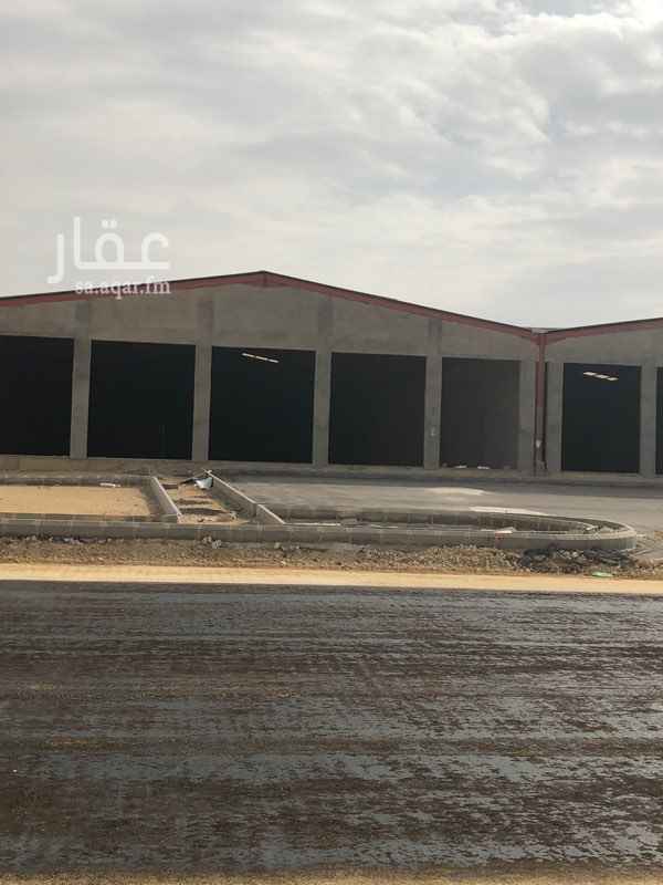 1292684 معارض على ارتفاع 7م على مدخلين من الامام والخلف للتحميل والتنزيل والمساحات 2000م 5فتحات التراخيص على وشك الانتهاء