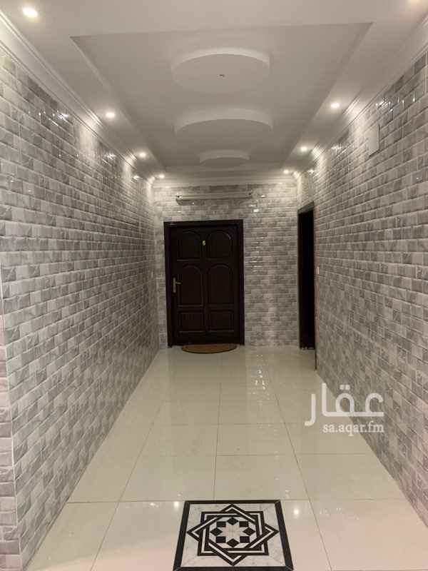 1616076 شقة مكونه من 4 غرف كبيرة صالة. وثلاثة دورات. مياة اكرمكم الله. مدخل واحد شقة جديدة. يوجد بها مصعد
0500006721