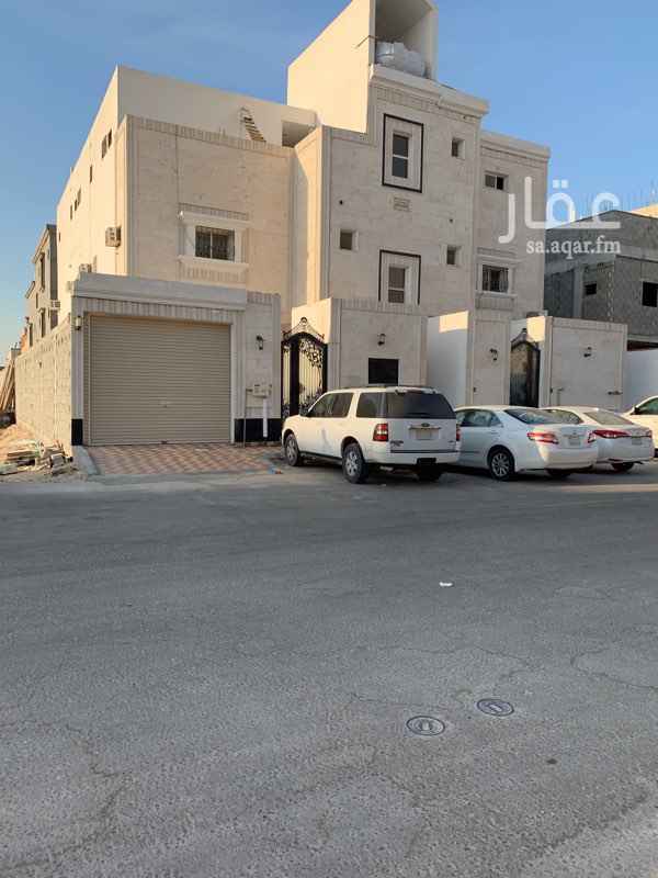1729154 للبيع شقتين ارضيه بضاحية الملك فهد بالدمام بالسابع الثالث عشر قطعه رقم ٤٥٤ عماره مكونه من ٦ شقق الشقتين الارضيه مستقله كل شقه بصك الشغل سكني عمر العماره سنتين ونص تقريبا موقع قريب من المسجد والخدمات ( بناء شخصي ) انا ساكن شقه والثانيه مأجرها ب ٢٤ الف سنوي شهري ٢٠٠٠ ريال
للبيع شقه بالدور الثالث مكون ٤ غرف وصاله ومطبخ وثلاث دورات مياه بنفس العماره