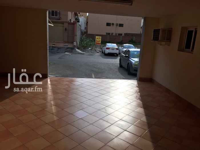 1732506 يوجد غرفة خادمه بحمامها
يوجد غرفة سائق
للشقه ٤ مواقف سيارات داخليه
يوجد مصعد
الشقه مطله على شارعين
تتمتع العماره بصيانه دوريه ونظافه
قرب الشقه من طريق المدينه وشارع حراء وشارع الامير سلطان وشارع قريش